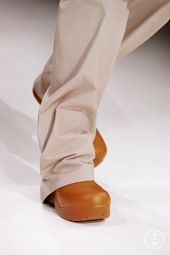Fashion Week Milan Fall/Winter 2020 look 9 de la collection Bottega Veneta menswear accessories