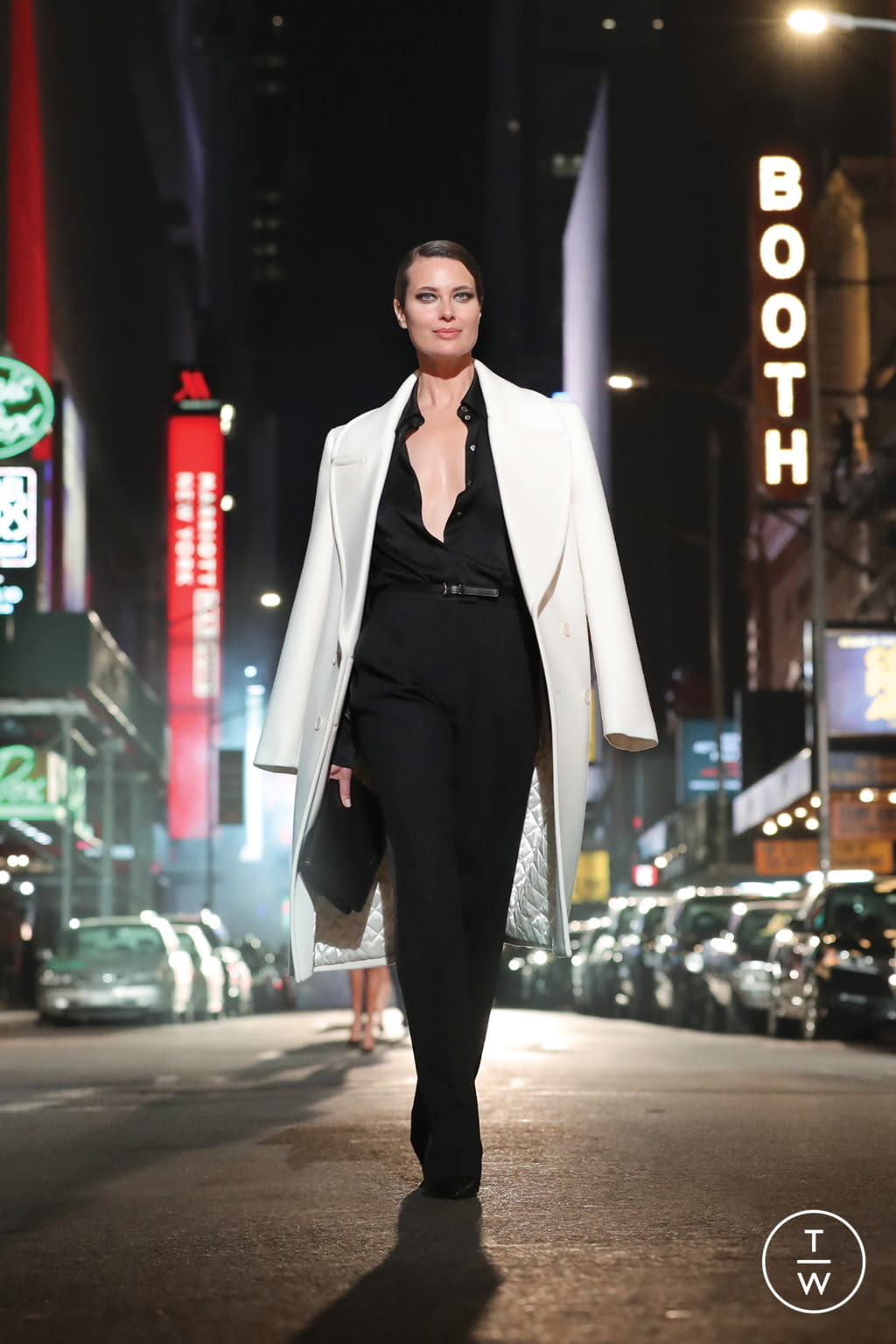 Fashion Week New York Fall/Winter 2021 look 1 from the Michael Kors Collection collection 女装