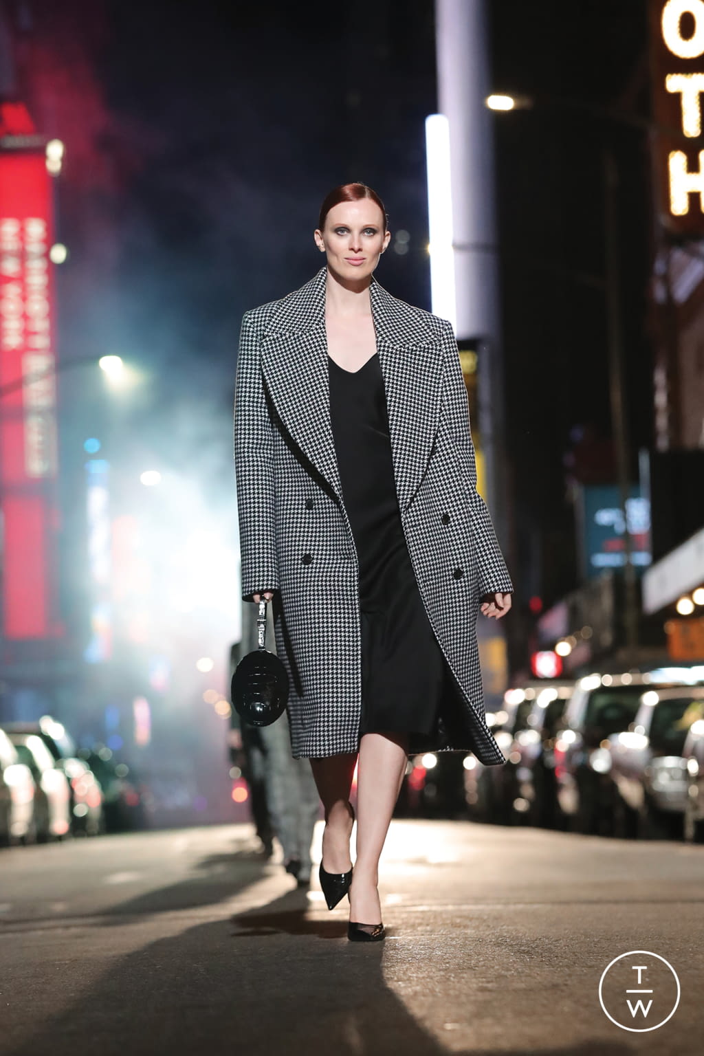 Fashion Week New York Fall/Winter 2021 look 11 de la collection Michael Kors Collection womenswear