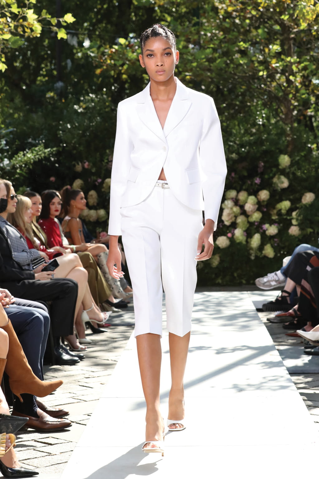 Fashion Week New York Spring/Summer 2022 look 14 from the Michael Kors Collection collection womenswear