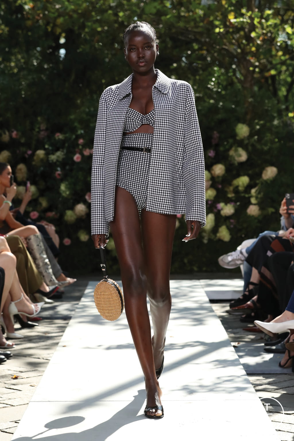 Fashion Week New York Spring/Summer 2022 look 22 from the Michael Kors Collection collection womenswear