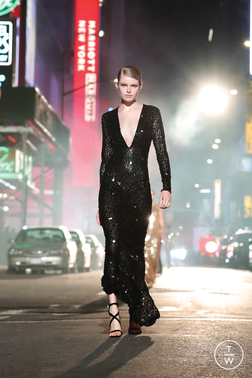 Fashion Week New York Fall/Winter 2021 look 55 from the Michael Kors Collection collection womenswear