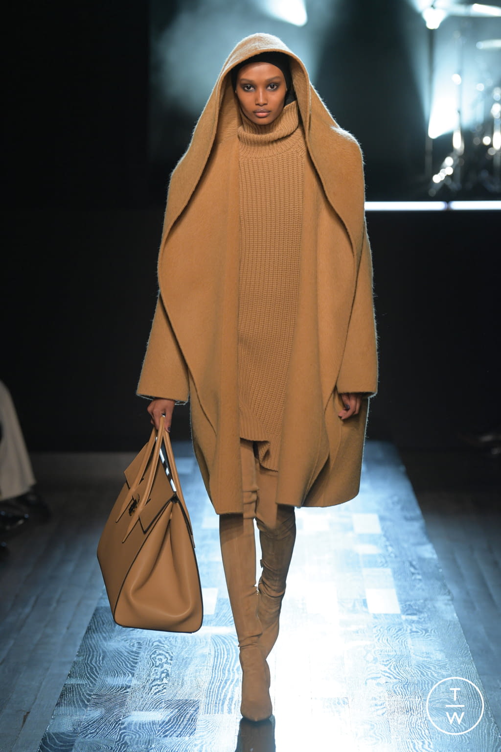 Fashion Week New York Fall/Winter 2022 look 12 de la collection Michael Kors Collection womenswear