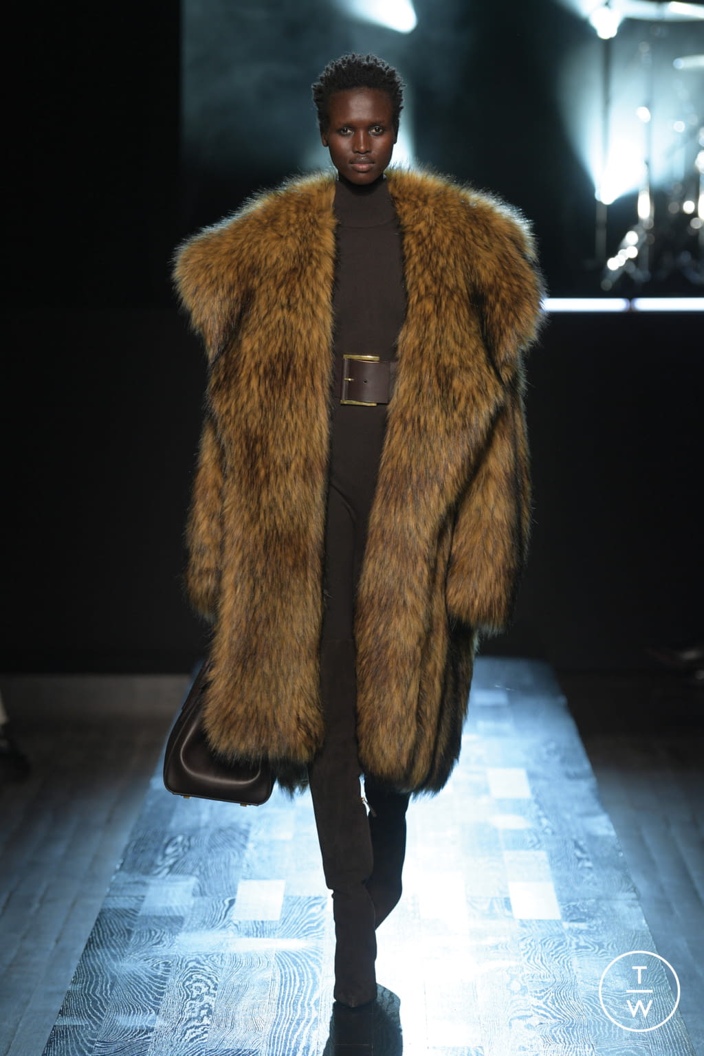 Fashion Week New York Fall/Winter 2022 look 16 de la collection Michael Kors Collection womenswear