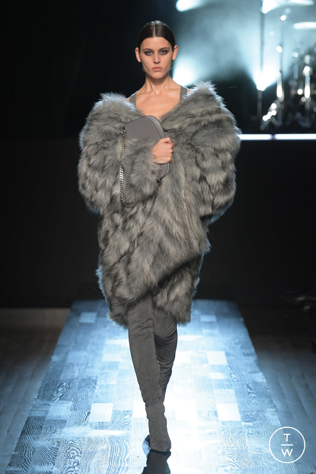 Fashion Week New York Fall/Winter 2022 look 21 de la collection Michael Kors Collection womenswear