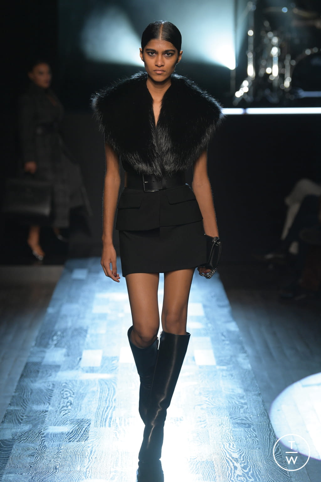 Fashion Week New York Fall/Winter 2022 look 28 from the Michael Kors Collection collection womenswear