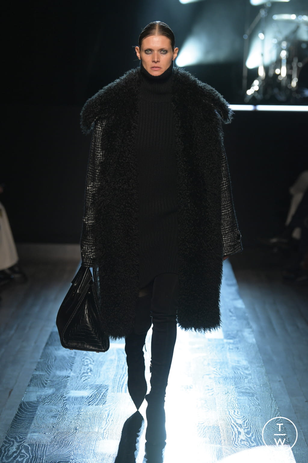 Fashion Week New York Fall/Winter 2022 look 39 from the Michael Kors Collection collection womenswear