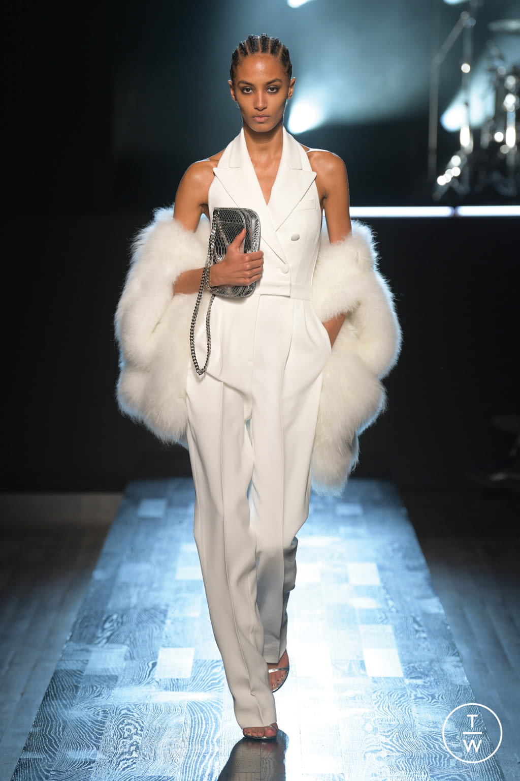 Fashion Week New York Fall/Winter 2022 look 56 from the Michael Kors Collection collection womenswear