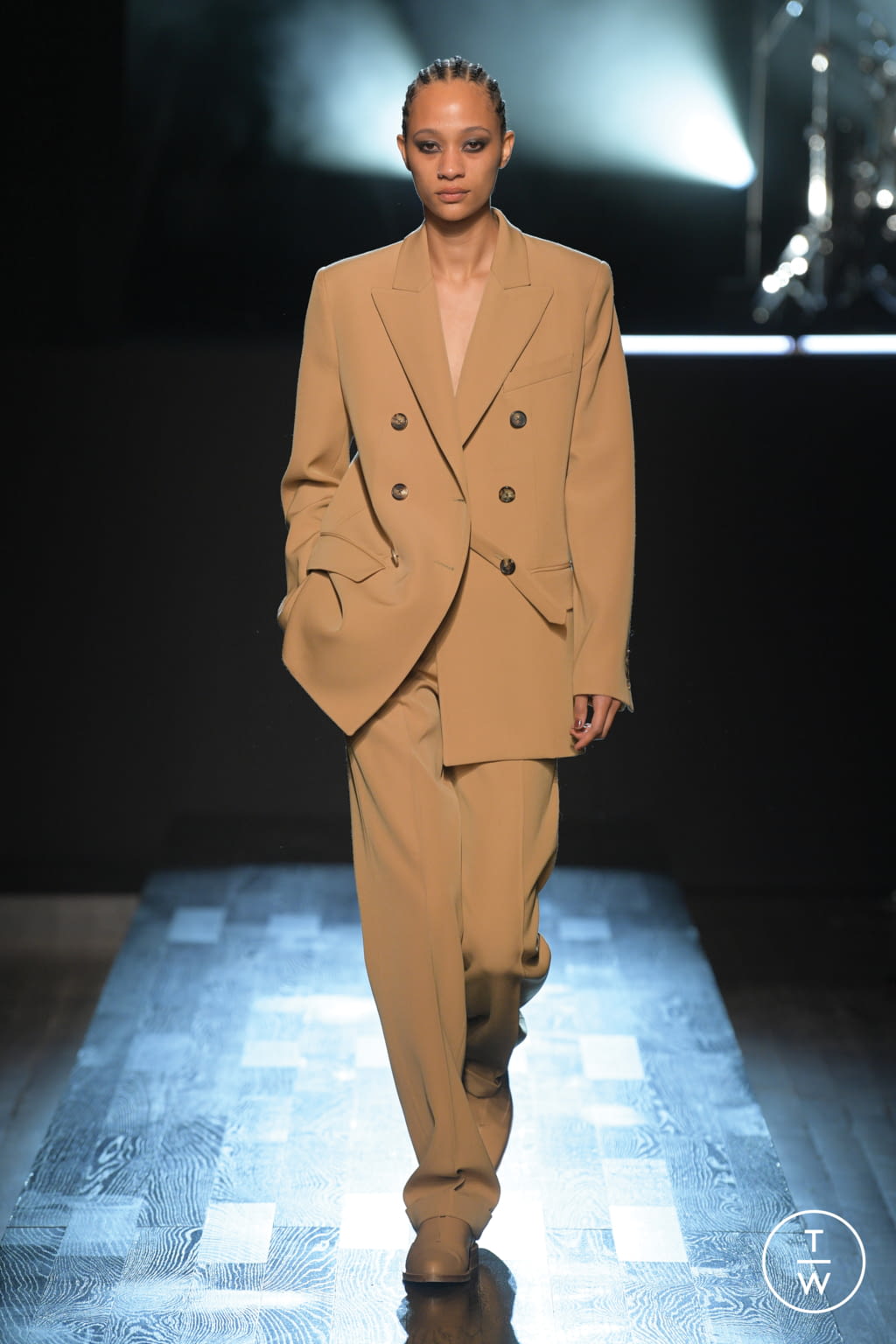 Fashion Week New York Fall/Winter 2022 look 9 from the Michael Kors Collection collection womenswear