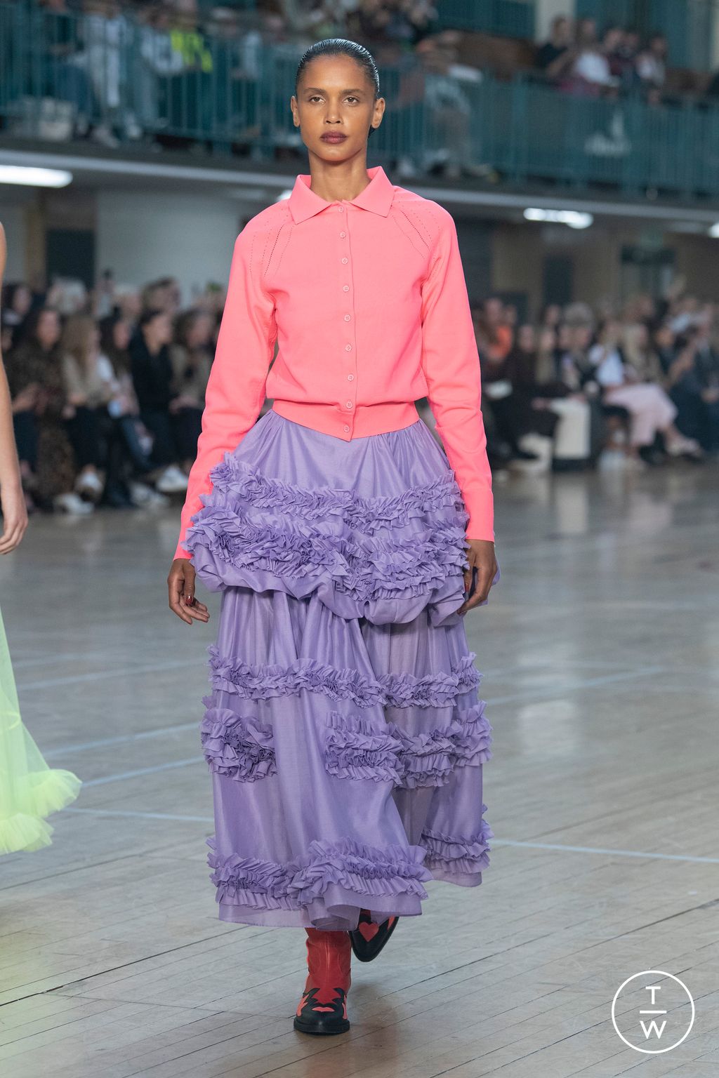 Fashion Week London Spring/Summer 2023 look 37 from the Molly Goddard collection 女装