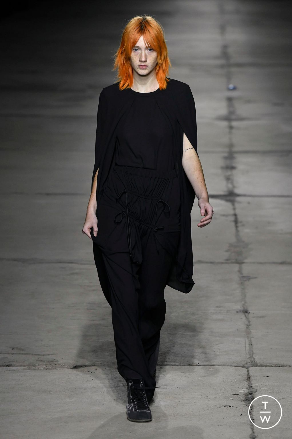 Fashion Week Milan Spring/Summer 2023 look 39 from the Onitsuka Tiger collection 女装
