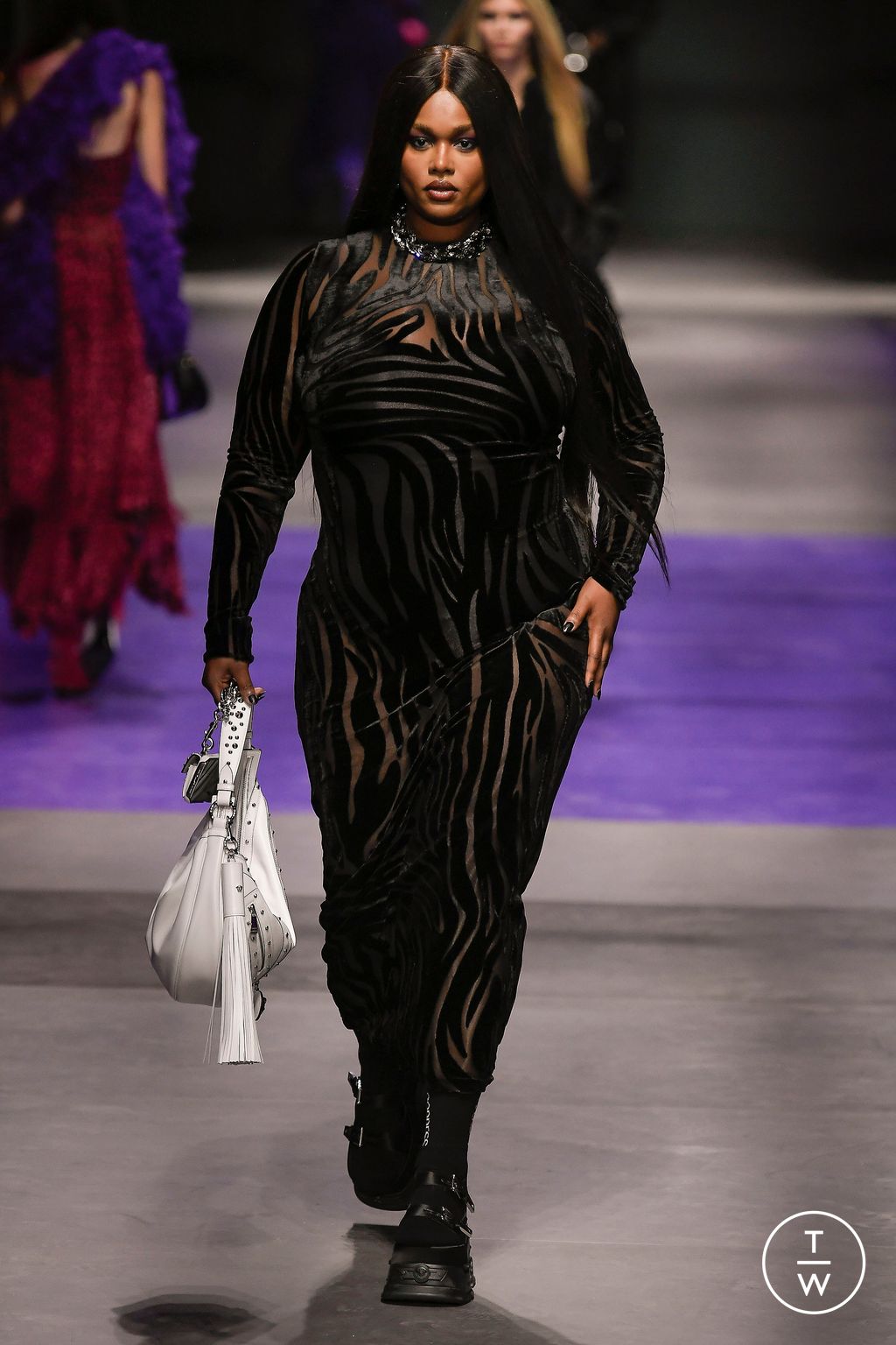 Fashion Week Milan Spring/Summer 2023 look 37 from the Versace collection 女装