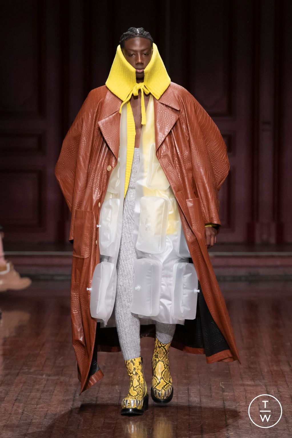Fashion Week Paris Fall/Winter 2023 look 27 from the Walter Van Beirendonck collection 男装