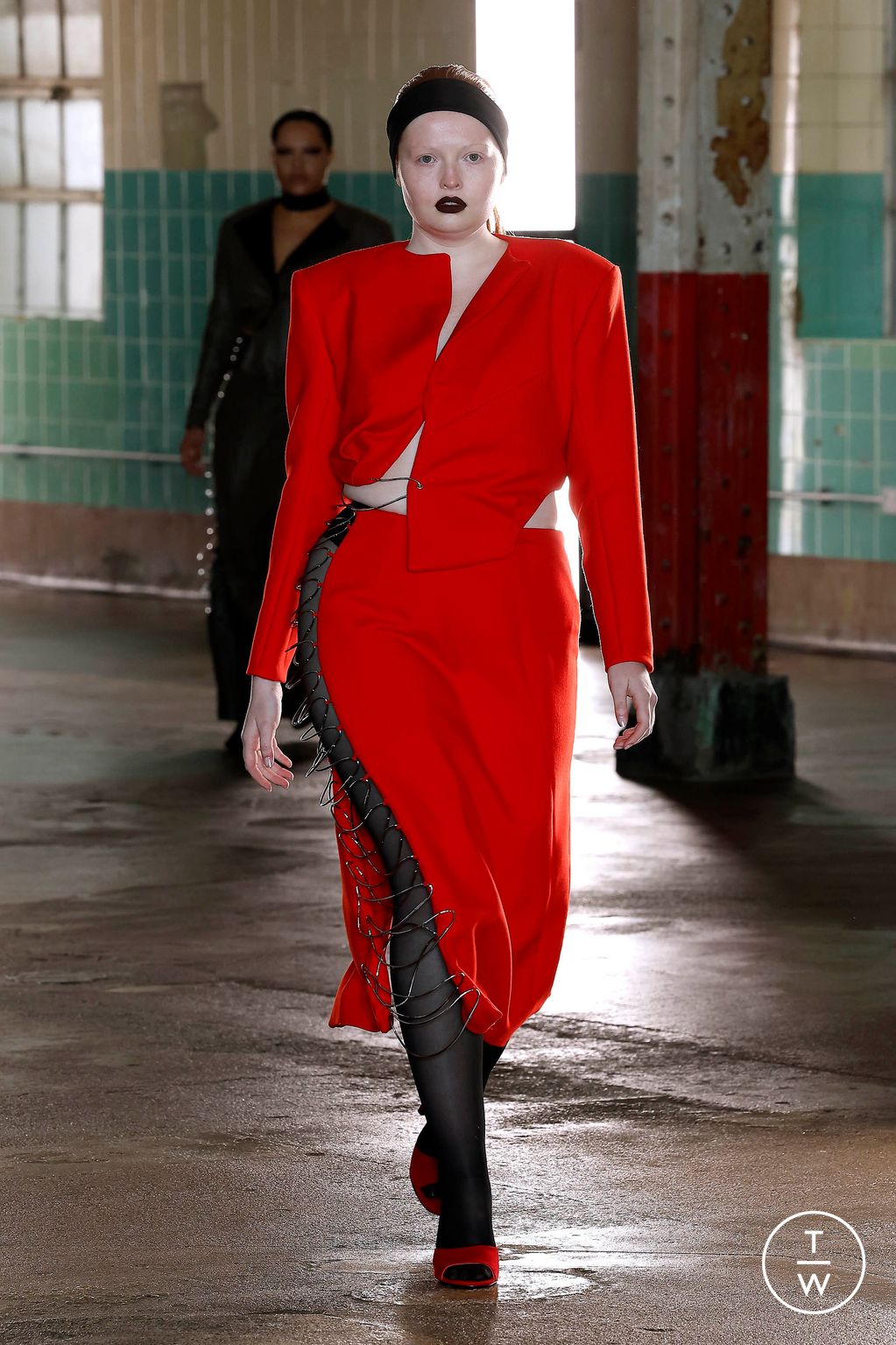 Fashion Week London Fall/Winter 2023 look 36 from the Fashion East collection 女装