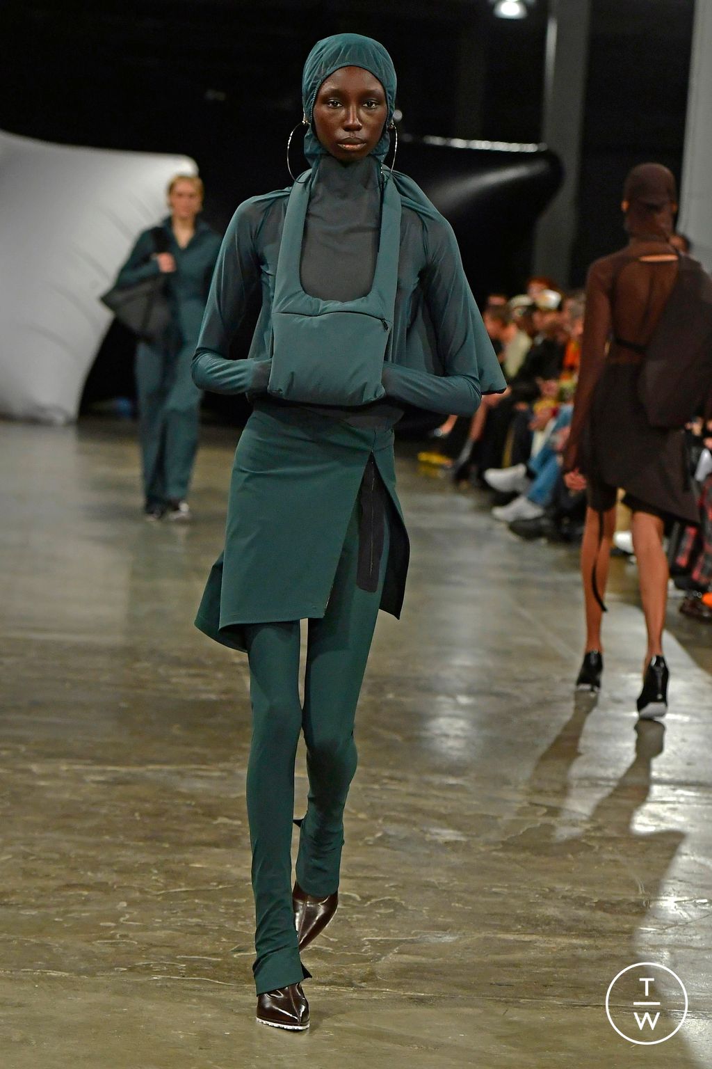 Fashion Week London Fall/Winter 2024 look 12 from the Fashion East collection 女装