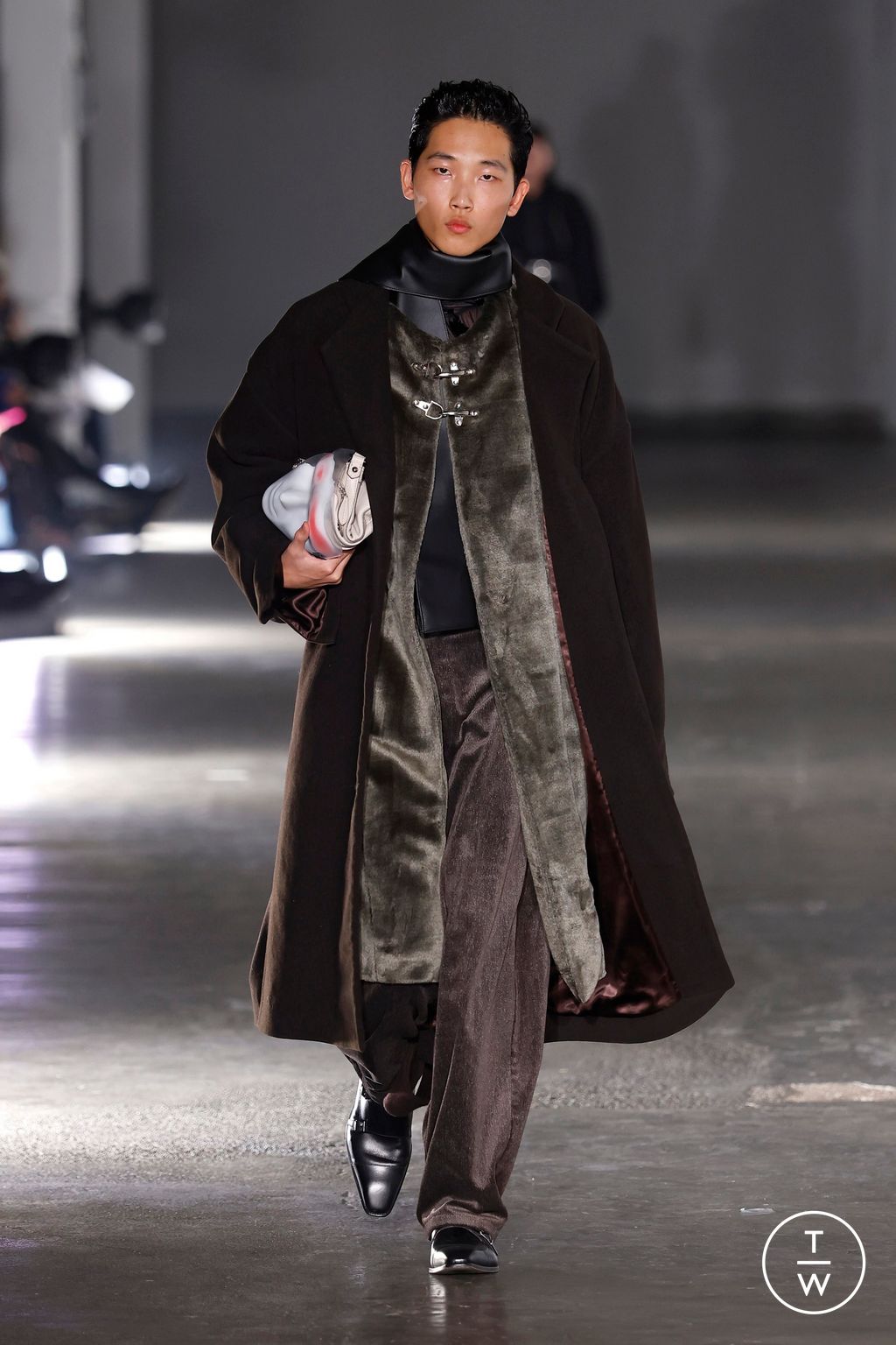 Fashion Week London Fall/Winter 2025 look 12 de la collection Fashion East womenswear