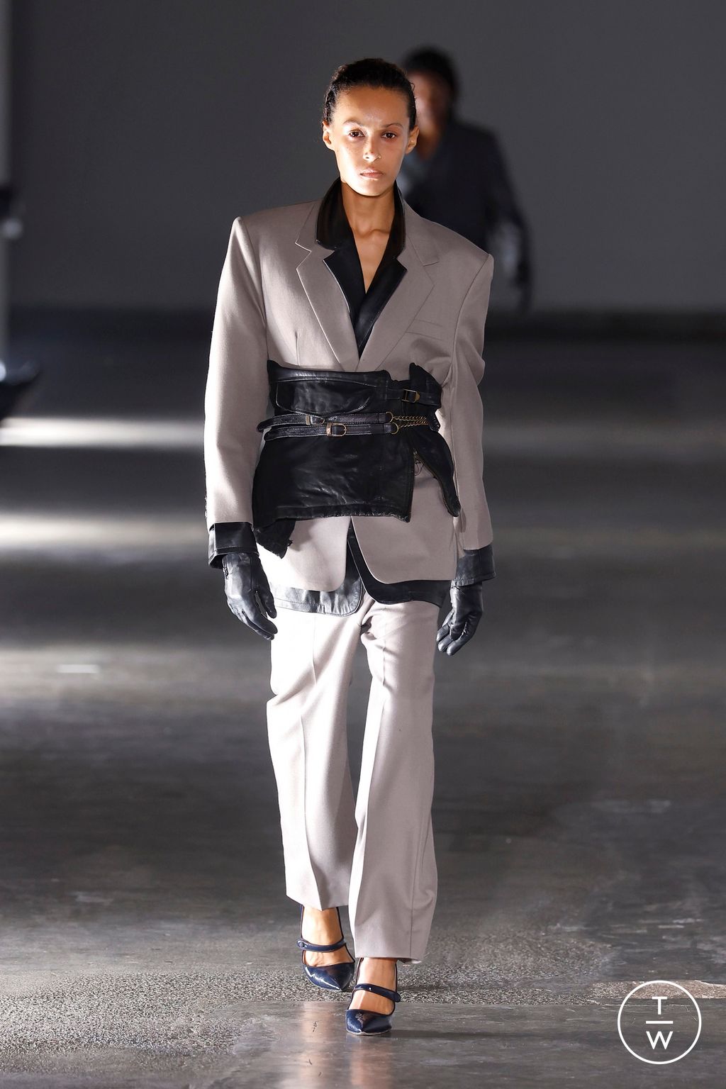 Fashion Week London Fall/Winter 2025 look 16 de la collection Fashion East womenswear