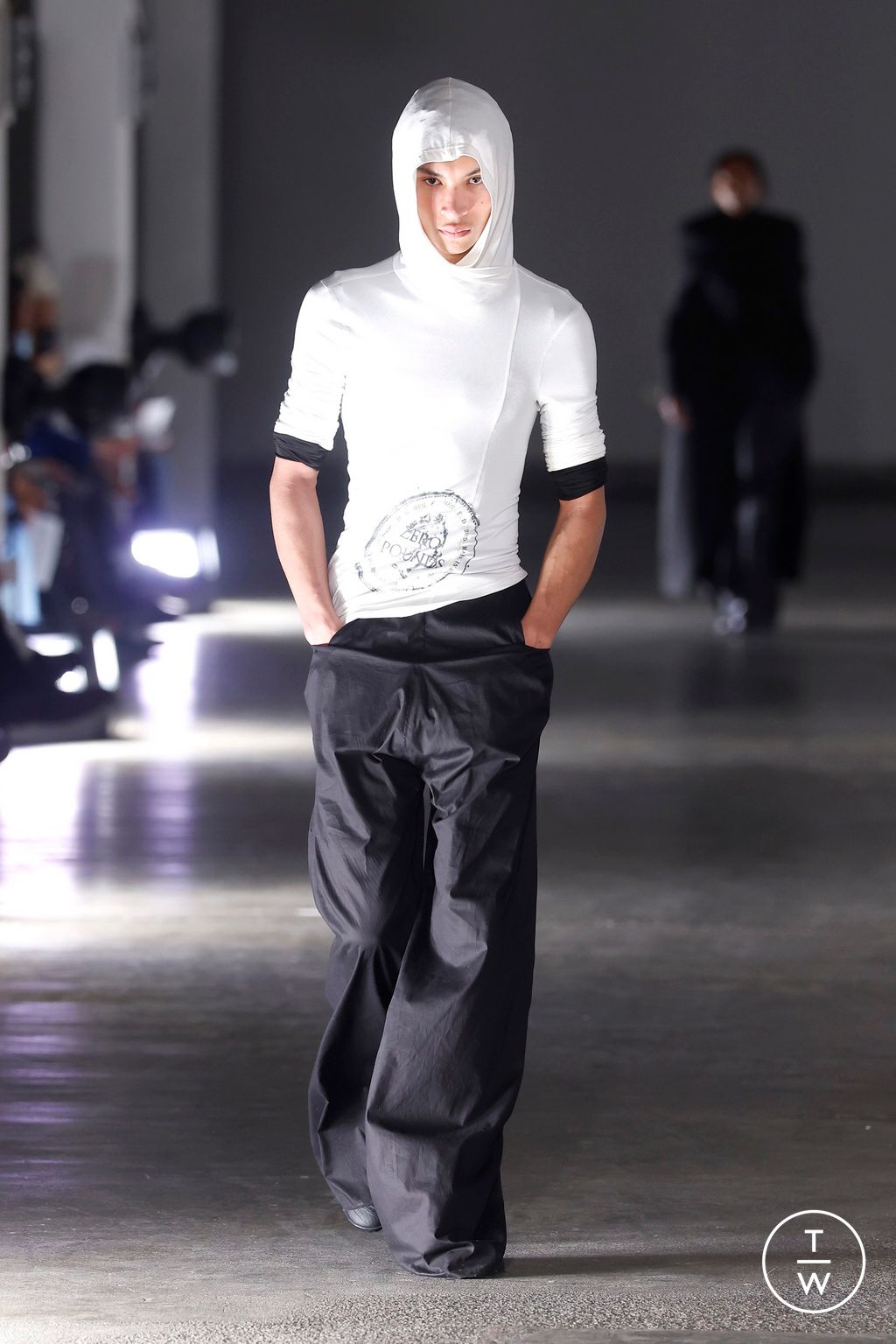 Fashion Week London Fall/Winter 2025 look 22 de la collection Fashion East womenswear