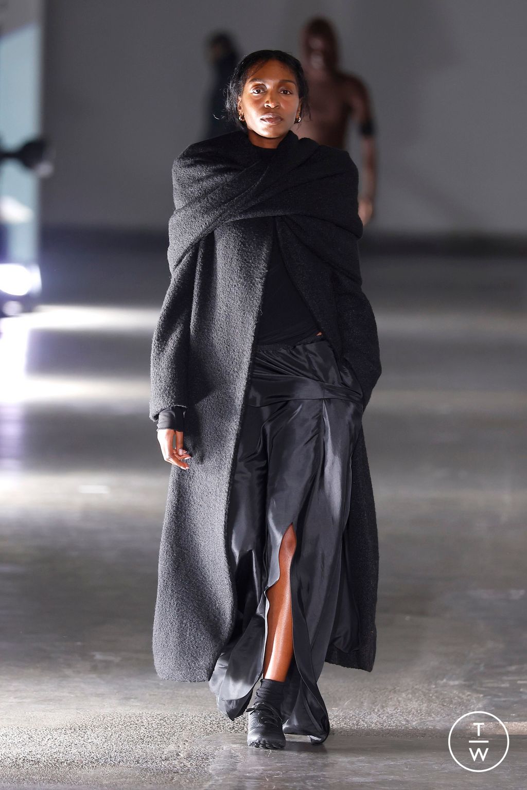 Fashion Week London Fall/Winter 2025 look 23 from the Fashion East collection 女装