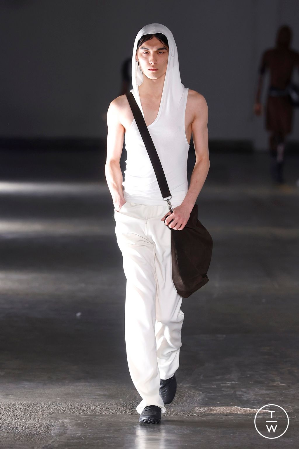 Fashion Week London Fall/Winter 2025 look 27 de la collection Fashion East womenswear