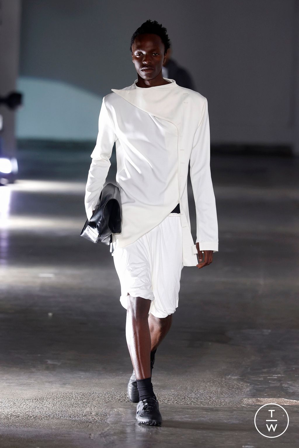 Fashion Week London Fall/Winter 2025 look 29 de la collection Fashion East womenswear