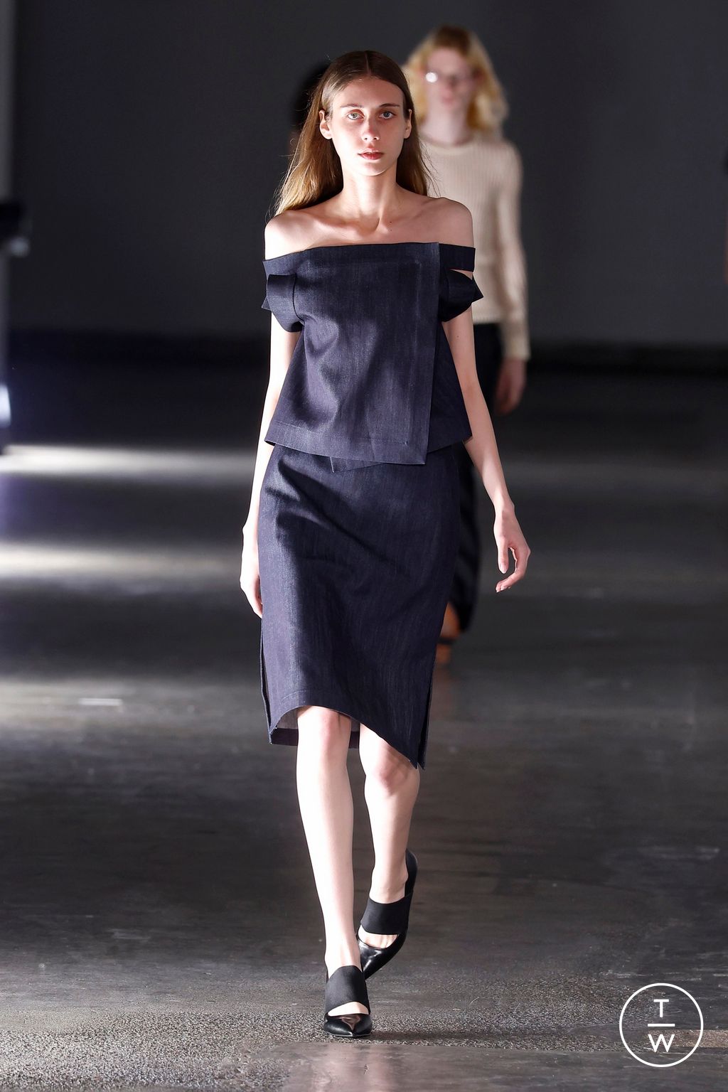 Fashion Week London Fall/Winter 2025 look 39 de la collection Fashion East womenswear