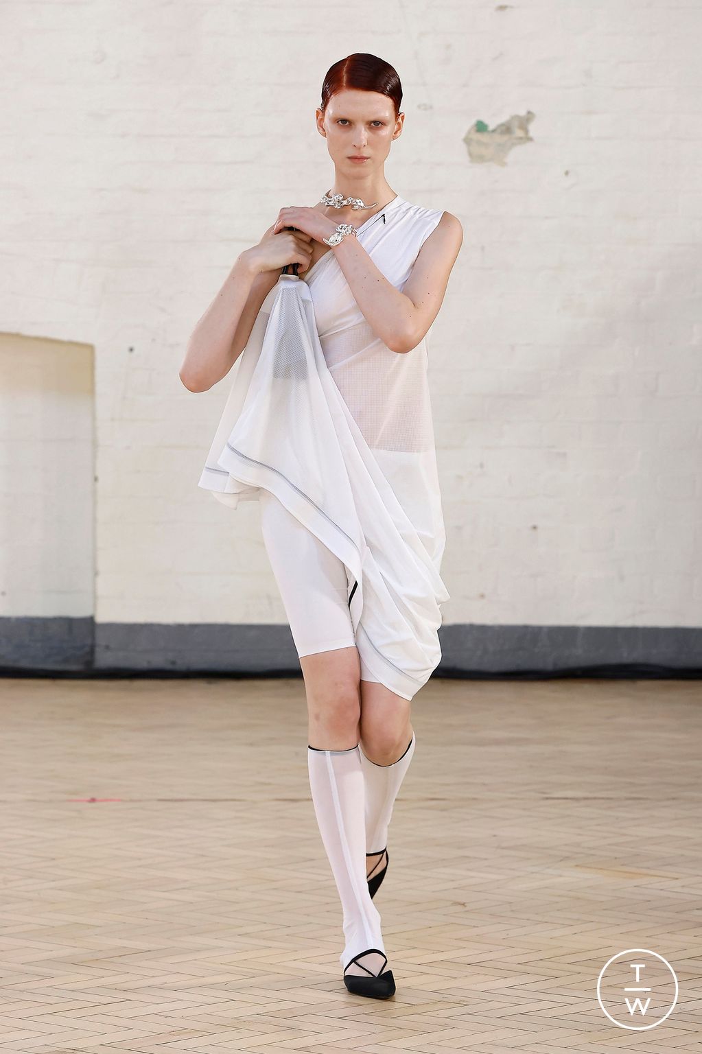 Fashion Week London Spring/Summer 2024 look 44 from the Fashion East collection 女装