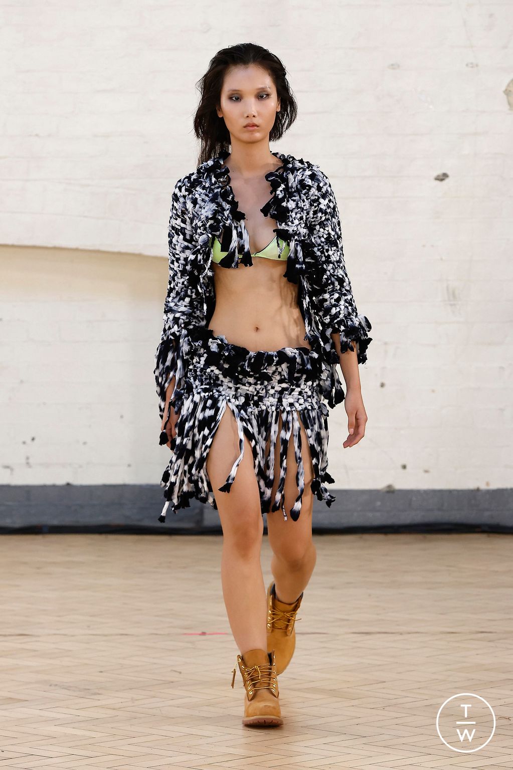 Fashion Week London Spring/Summer 2024 look 50 from the Fashion East collection 女装