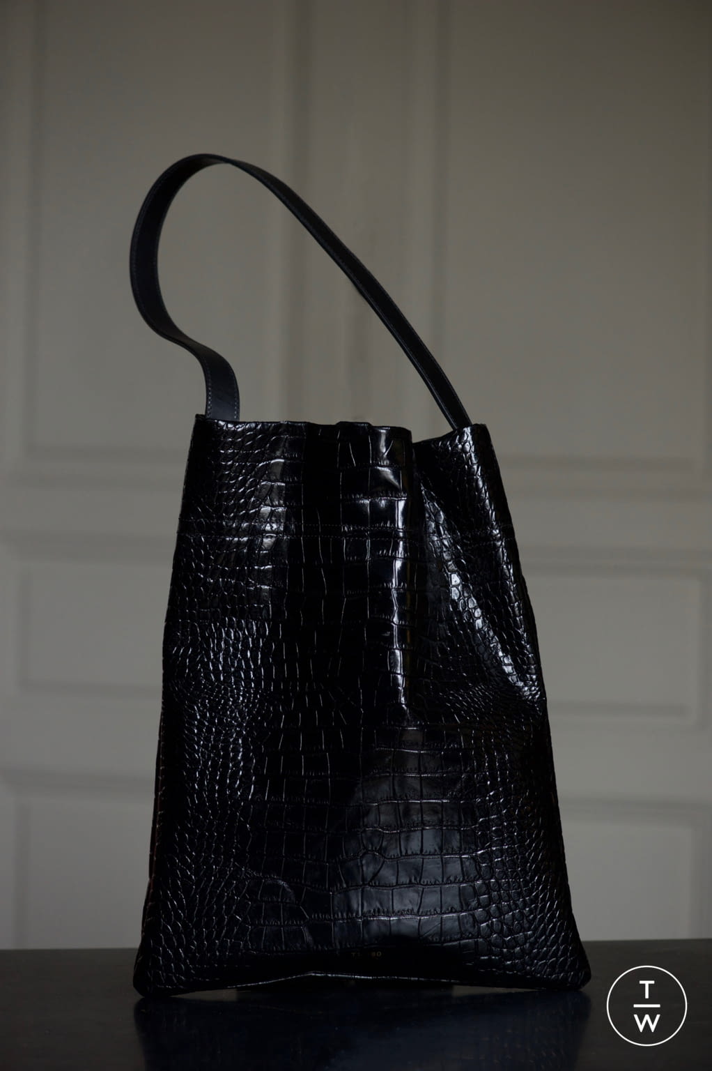 Fashion Week Paris Fall/Winter 2019 look 4 from the TL 180 collection womenswear accessories