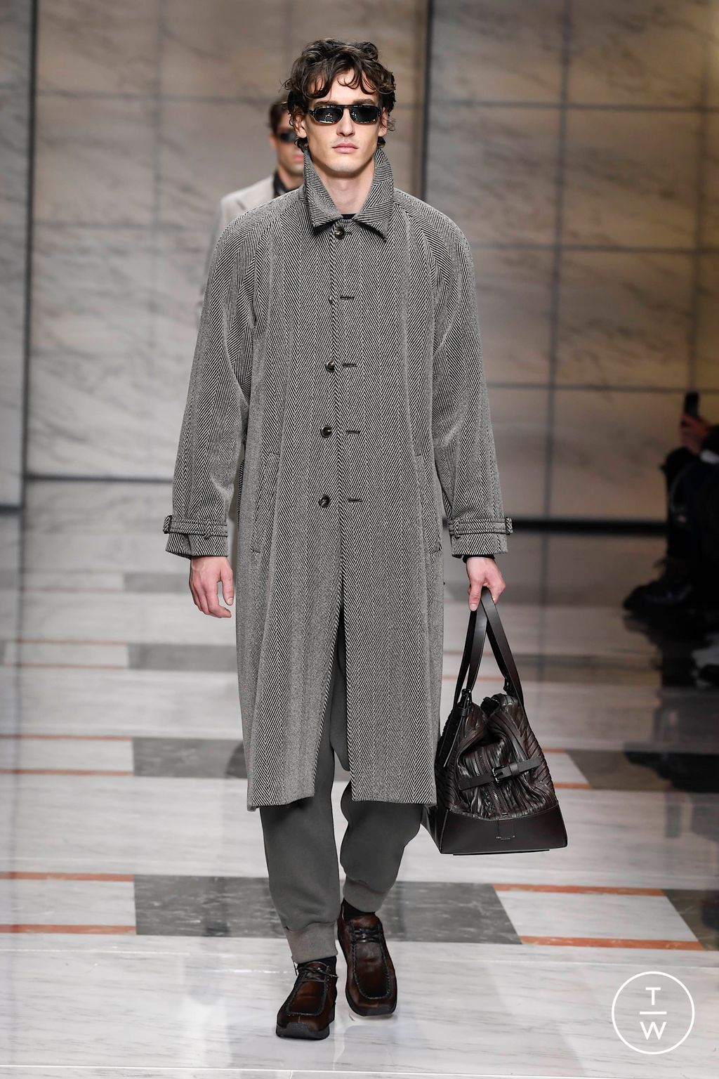 Fashion Week Milan Fall/Winter 2023 look 8 de la collection Giorgio Armani menswear