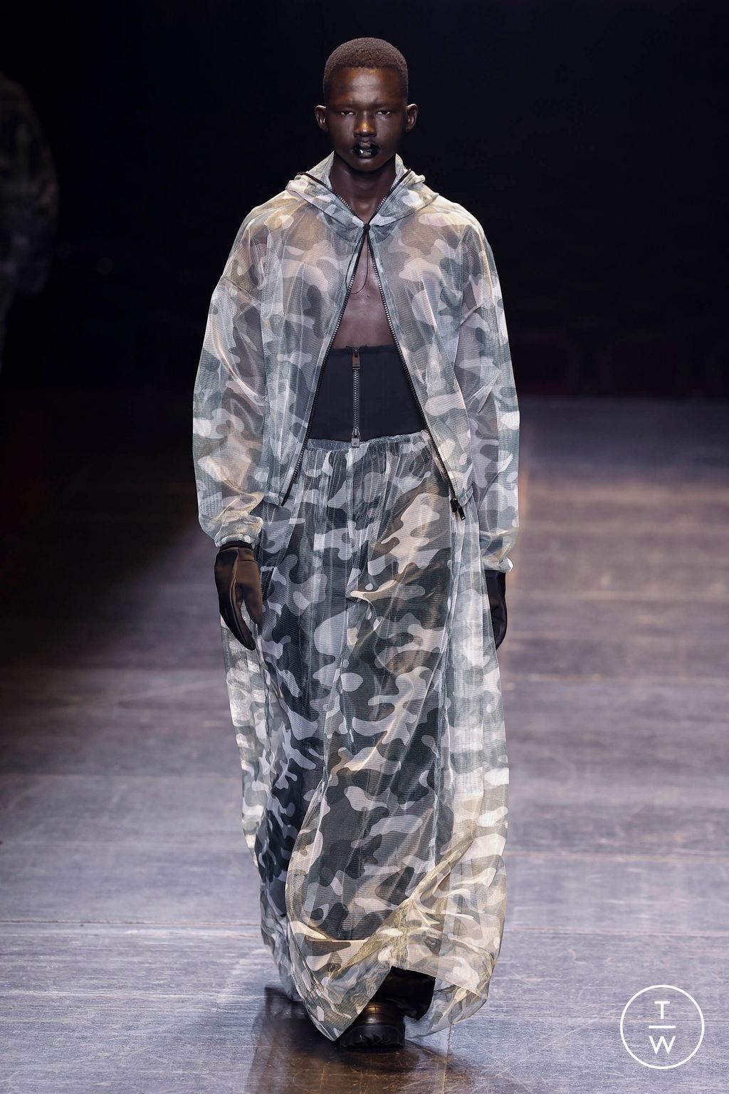 Fashion Week Paris Fall/Winter 2023 look 23 de la collection Rains menswear