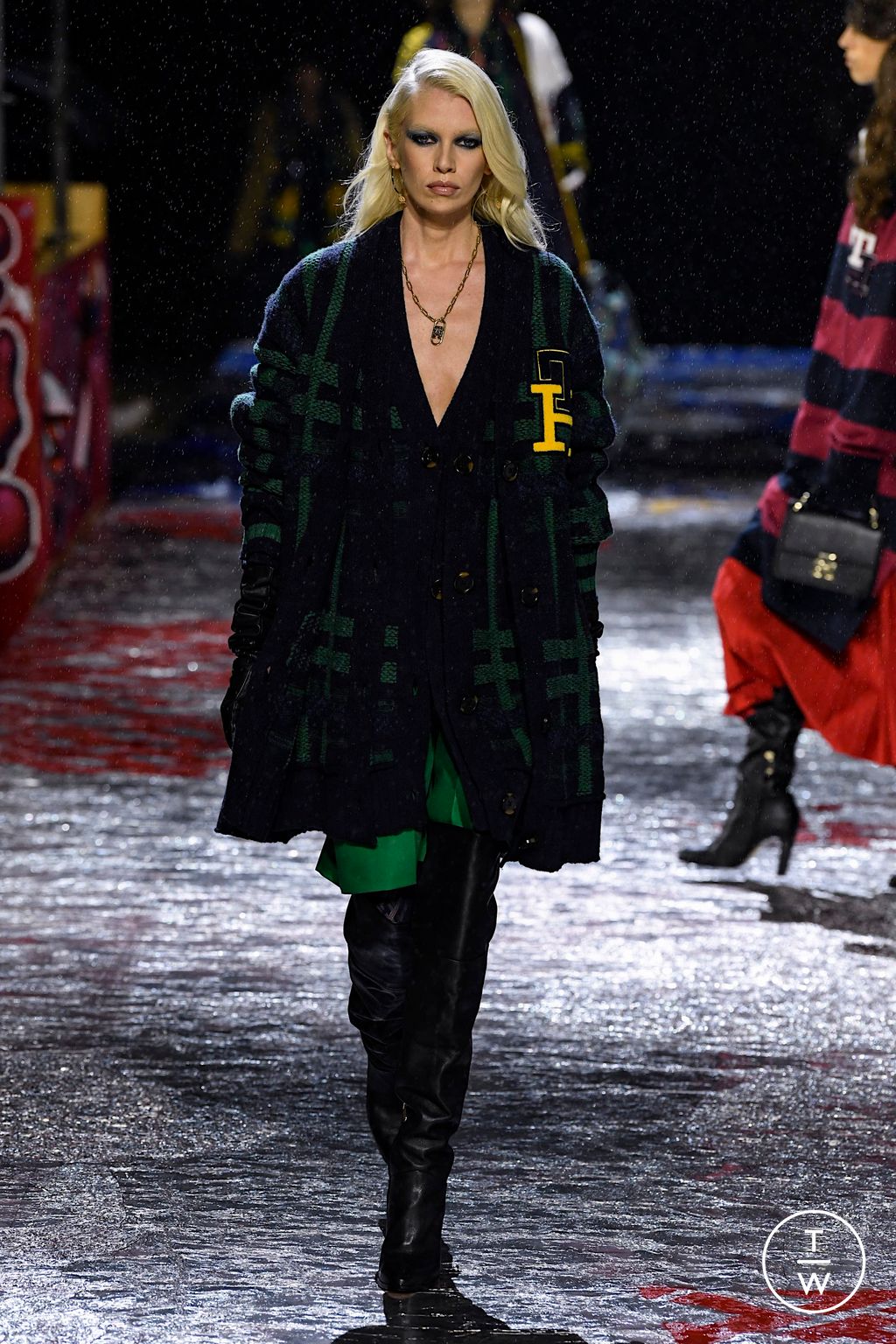 Fashion Week New York Fall/Winter 2022 look 21 de la collection Tommy Hilfiger womenswear