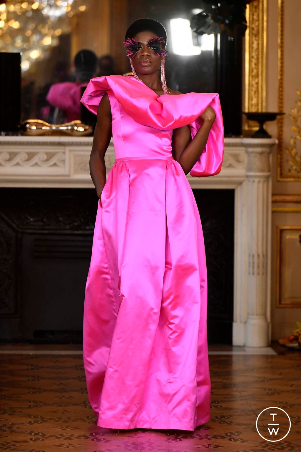Fashion Week Paris Spring/Summer 2023 look 24 de la collection Imane Ayissi couture