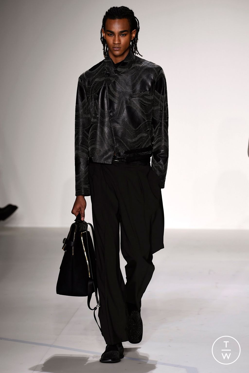Fashion Week Milan Fall/Winter 2023 look 22 from the Emporio Armani collection menswear