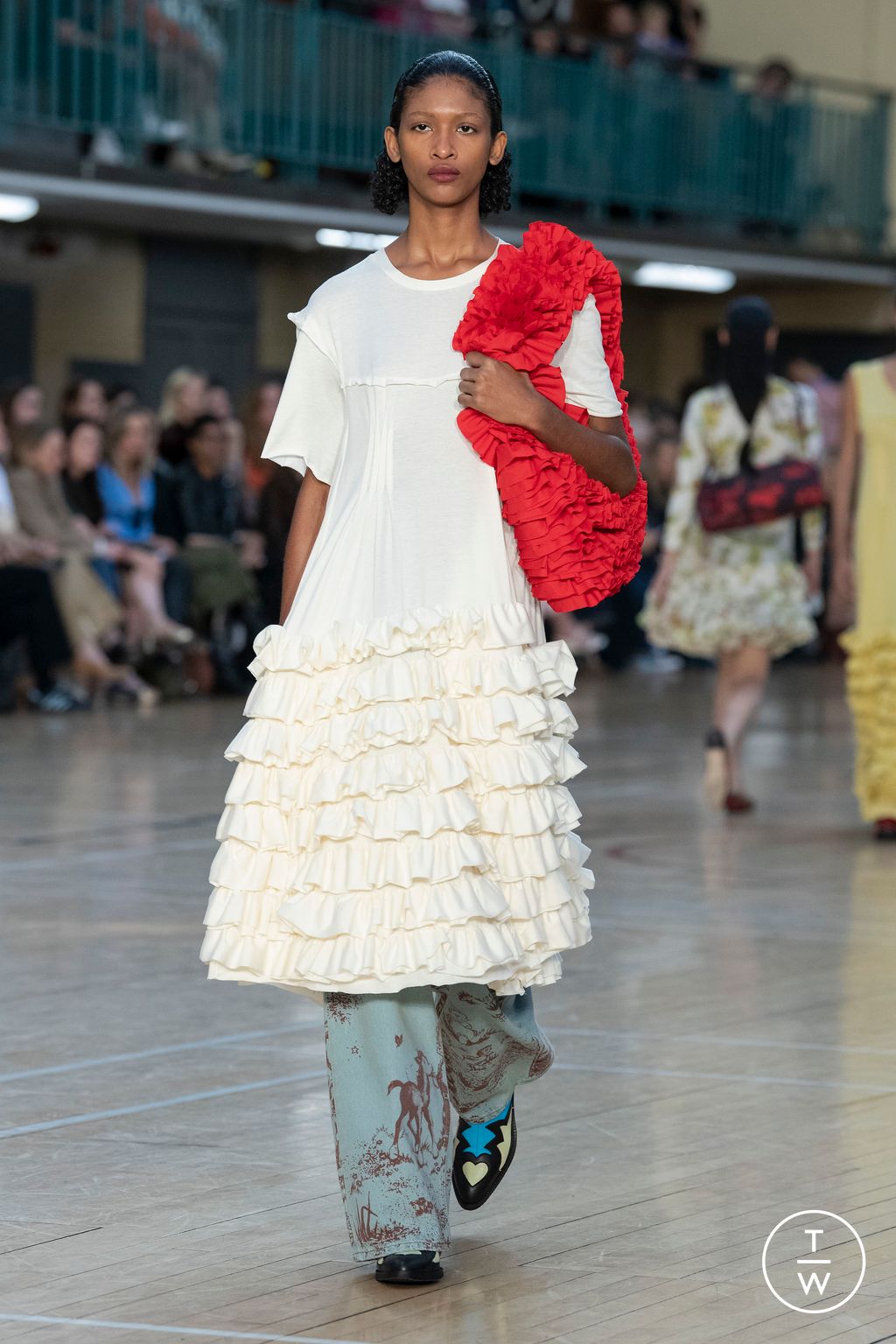 Fashion Week London Spring/Summer 2023 look 27 from the Molly Goddard collection 女装