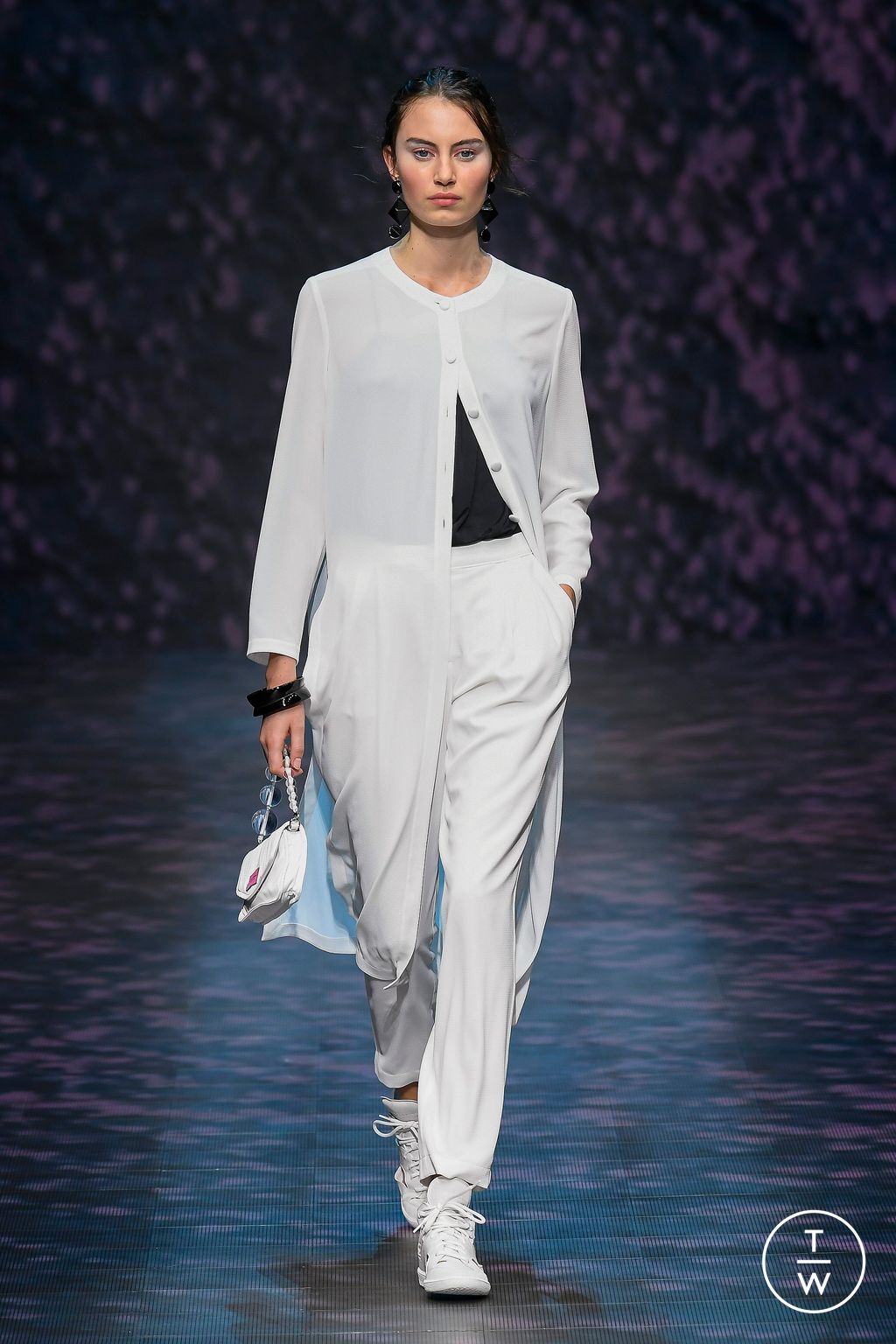 Fashion Week Milan Spring/Summer 2023 look 16 from the Emporio Armani collection womenswear