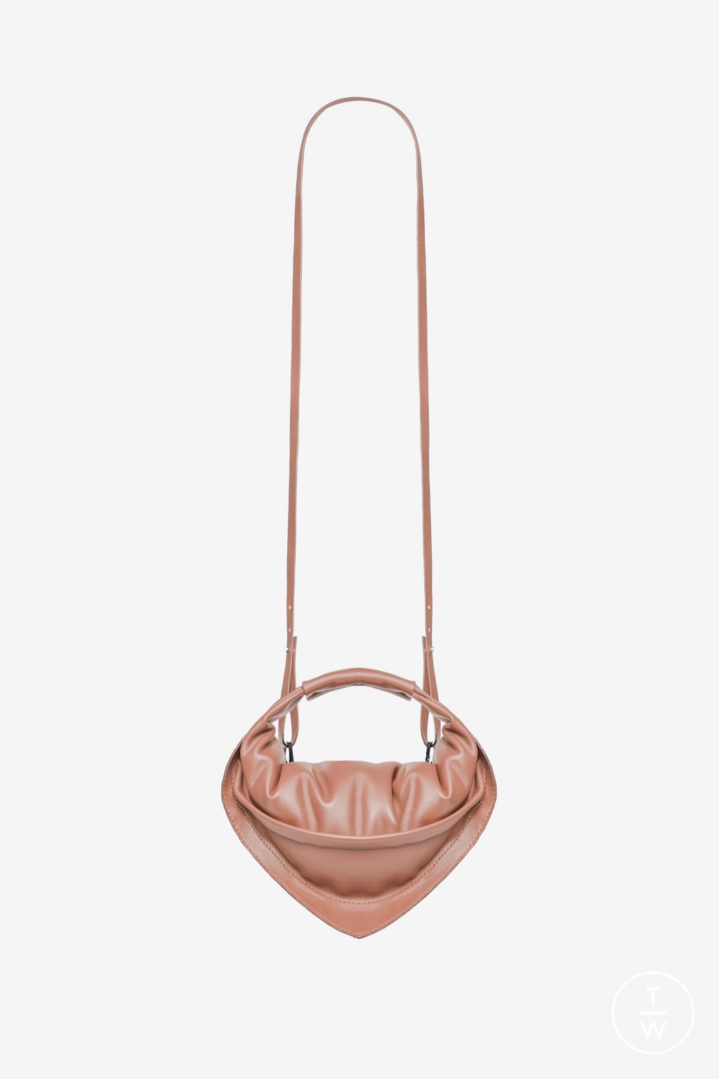 Fashion Week Milan Fall/Winter 2024 look 25 de la collection Federico Cina menswear accessories