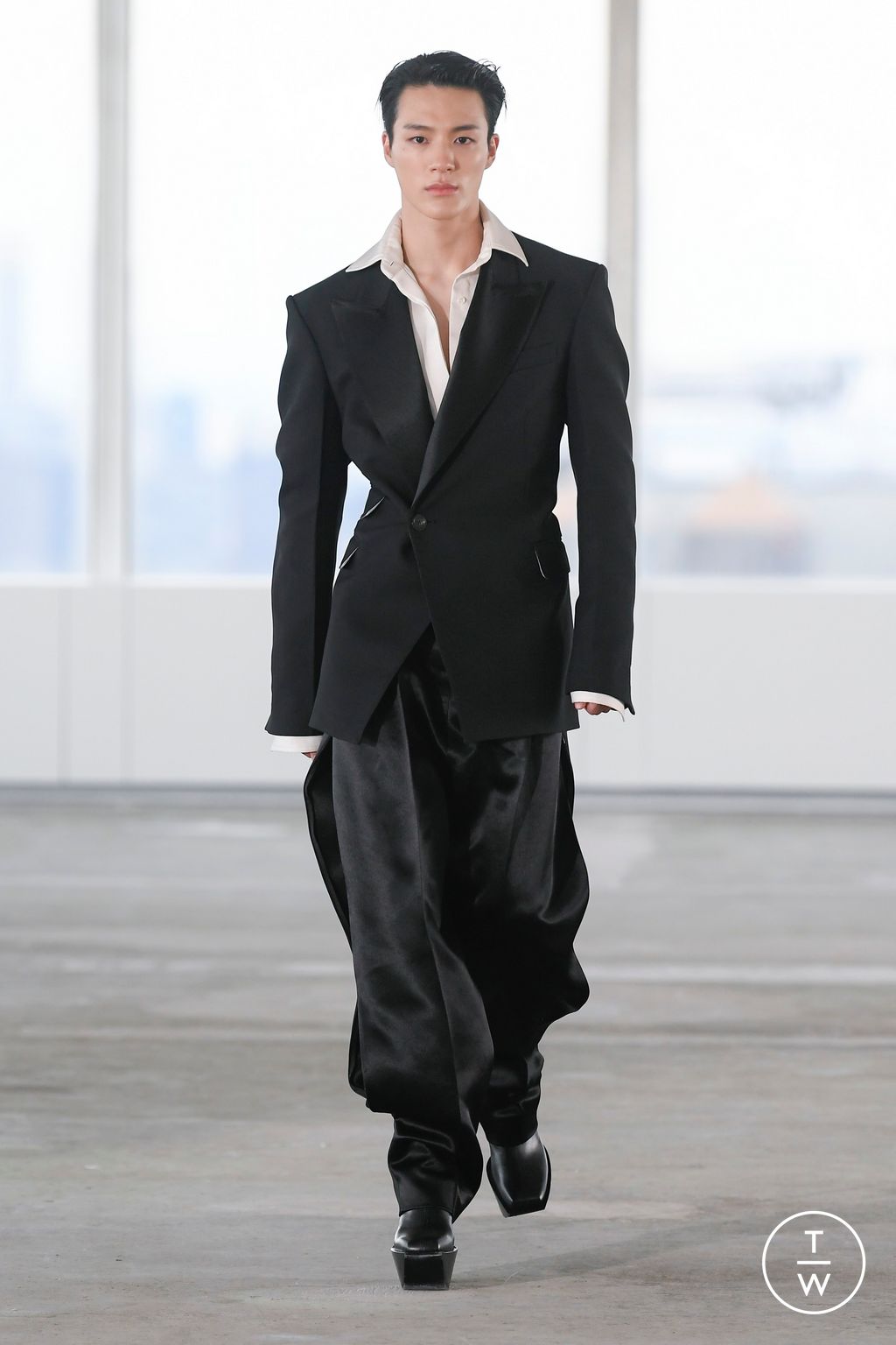 Fashion Week New York Spring/Summer 2023 look 1 from the Peter Do collection 女装