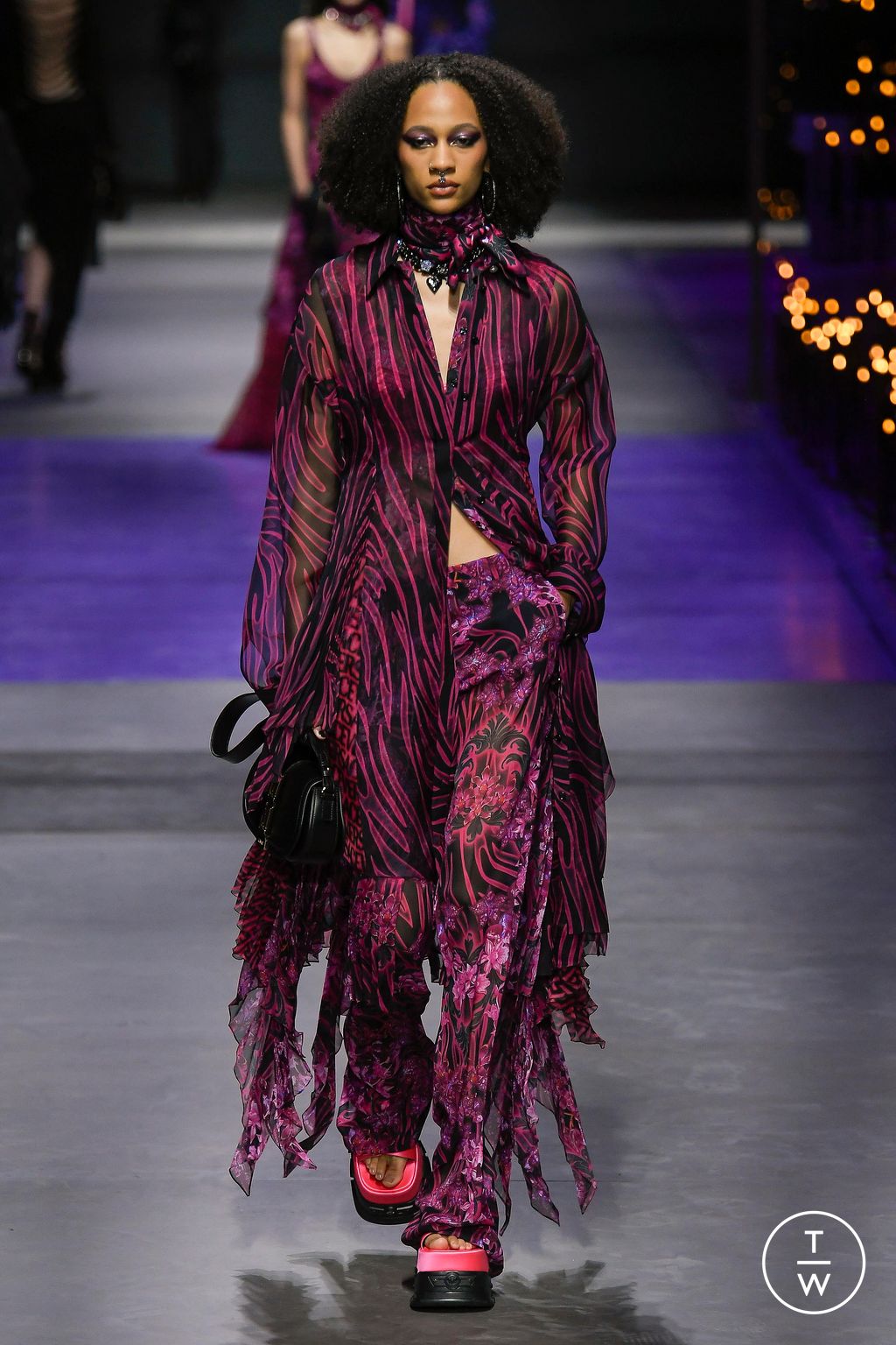 Fashion Week Milan Spring/Summer 2023 look 21 from the Versace collection 女装
