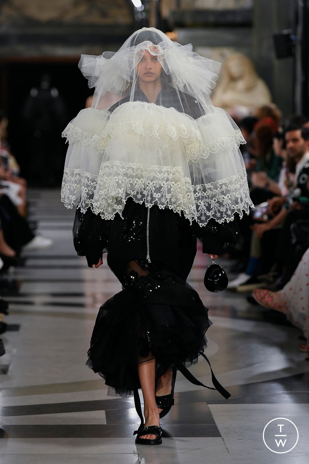 Fashion Week London Spring/Summer 2023 look 45 from the Simone Rocha collection womenswear