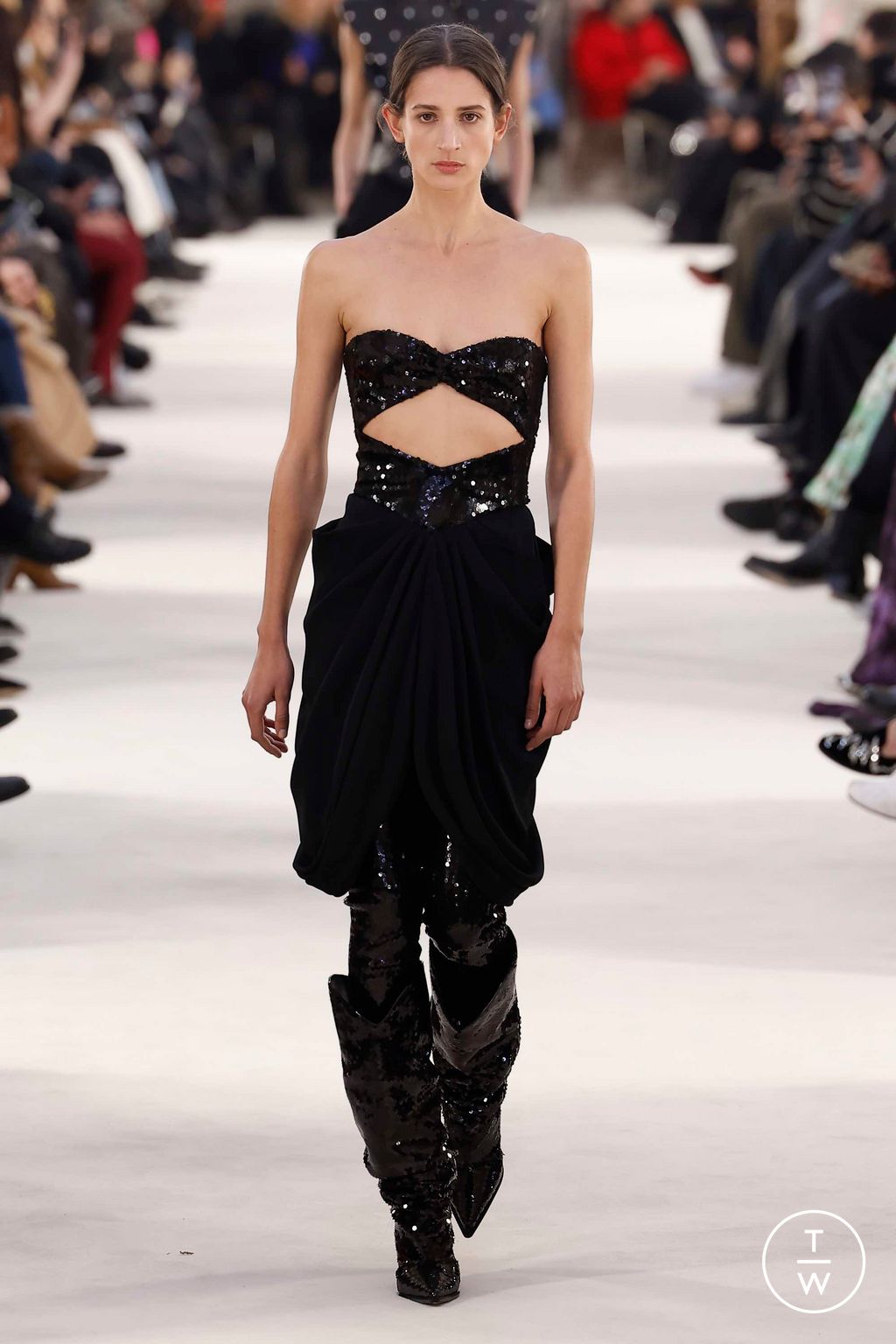 Fashion Week Paris Spring/Summer 2023 look 6 from the Alexandre Vauthier collection 高级定制