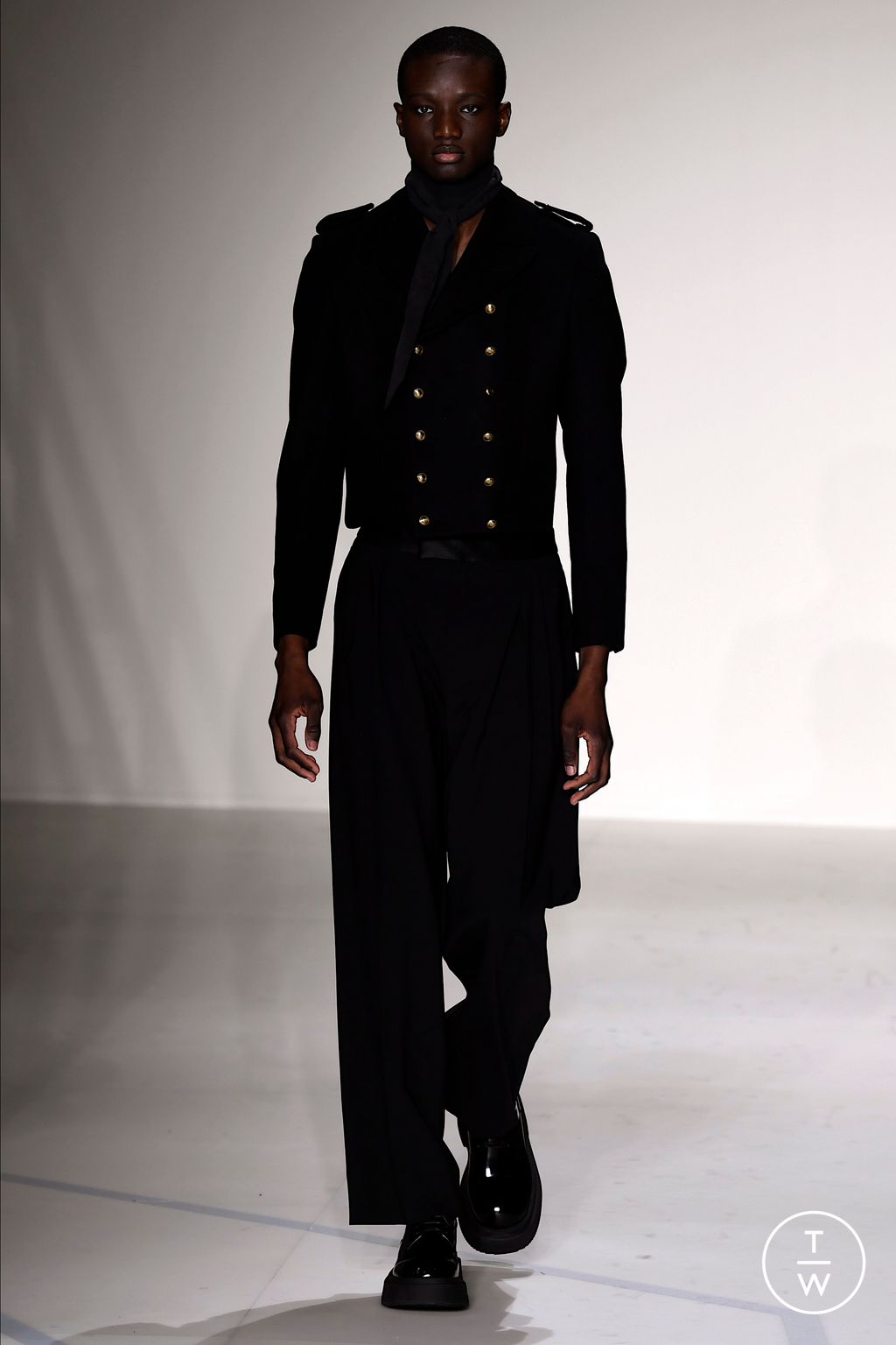 Fashion Week Milan Fall/Winter 2023 look 82 from the Emporio Armani collection 男装