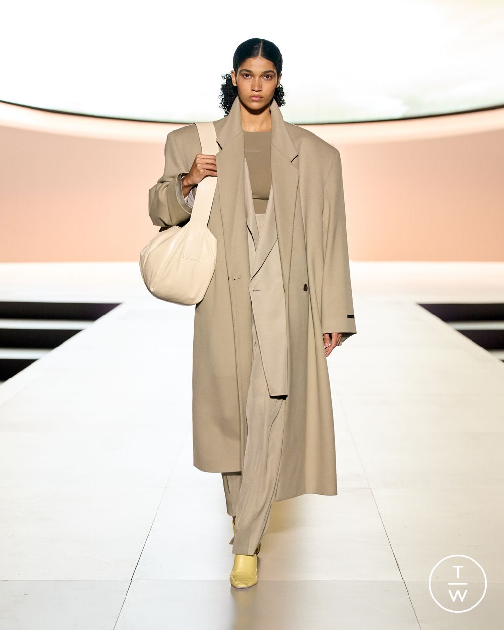 Fashion Week New York Fall/Winter 2023 look 19 from the Fear of God collection 女装
