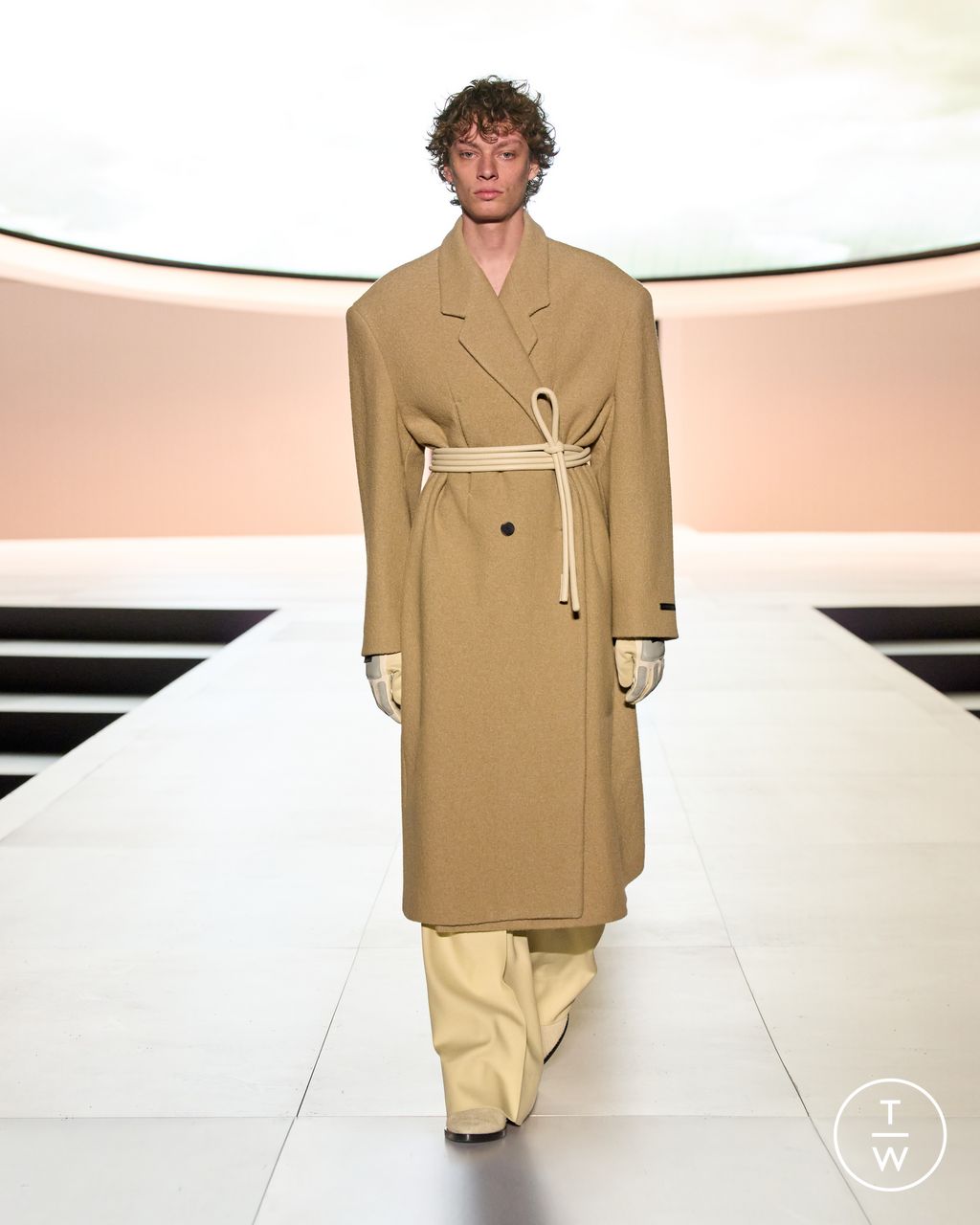 Fashion Week New York Fall/Winter 2023 look 21 from the Fear of God collection 女装