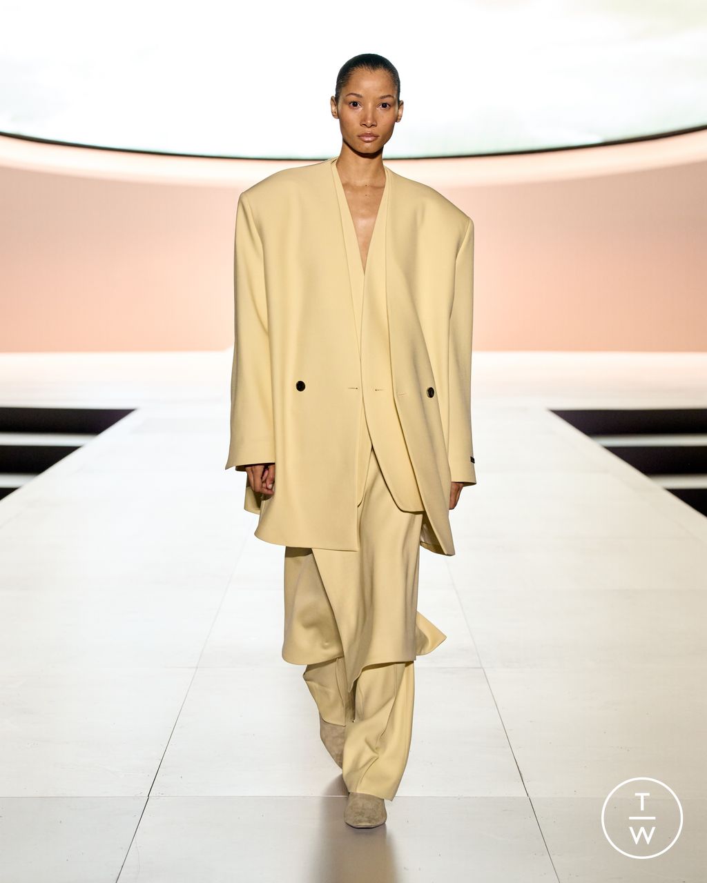 Fashion Week New York Fall/Winter 2023 look 22 from the Fear of God collection 女装