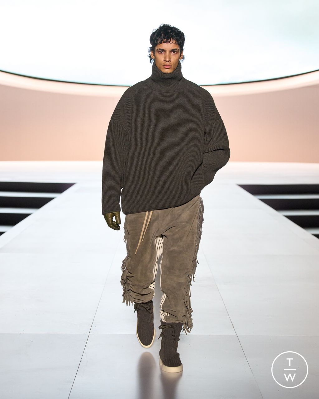 Fashion Week New York Fall/Winter 2023 look 34 from the Fear of God collection womenswear