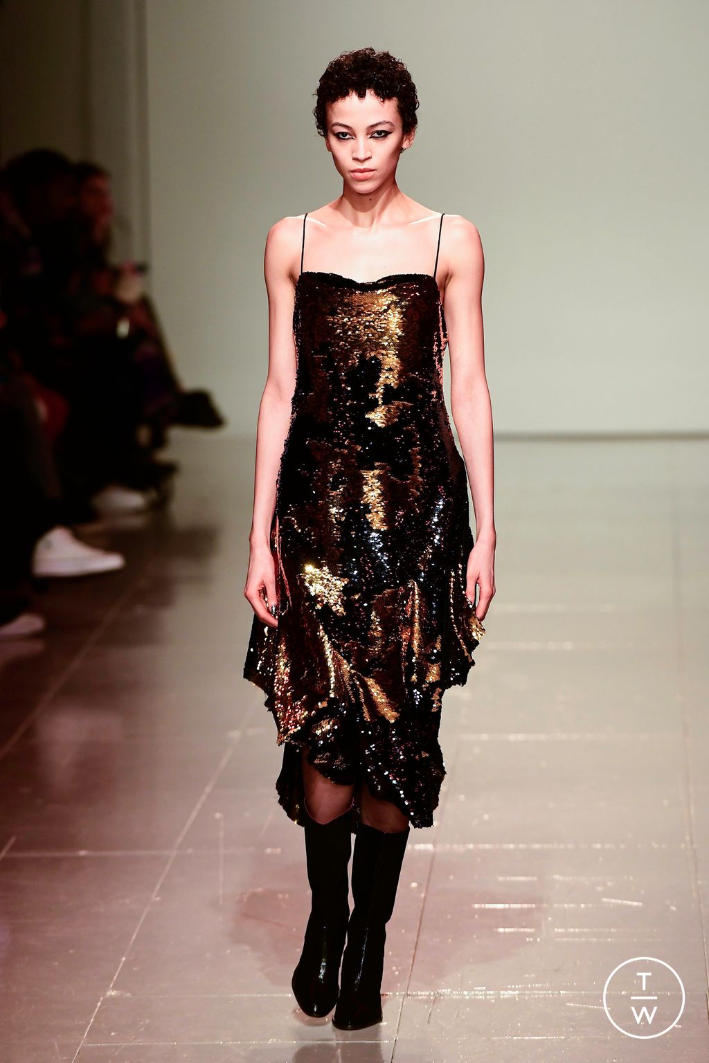 Fashion Week London Fall/Winter 2023 look 4 de la collection Feben womenswear