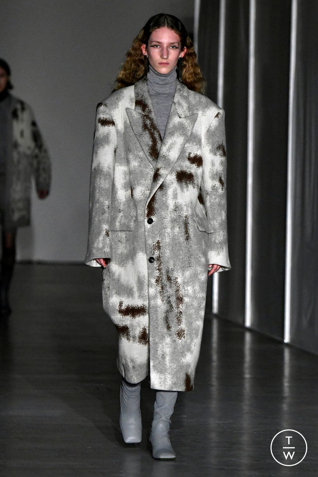 Fashion Week Milan Fall/Winter 2024 look 11 de la collection Federico Cina menswear