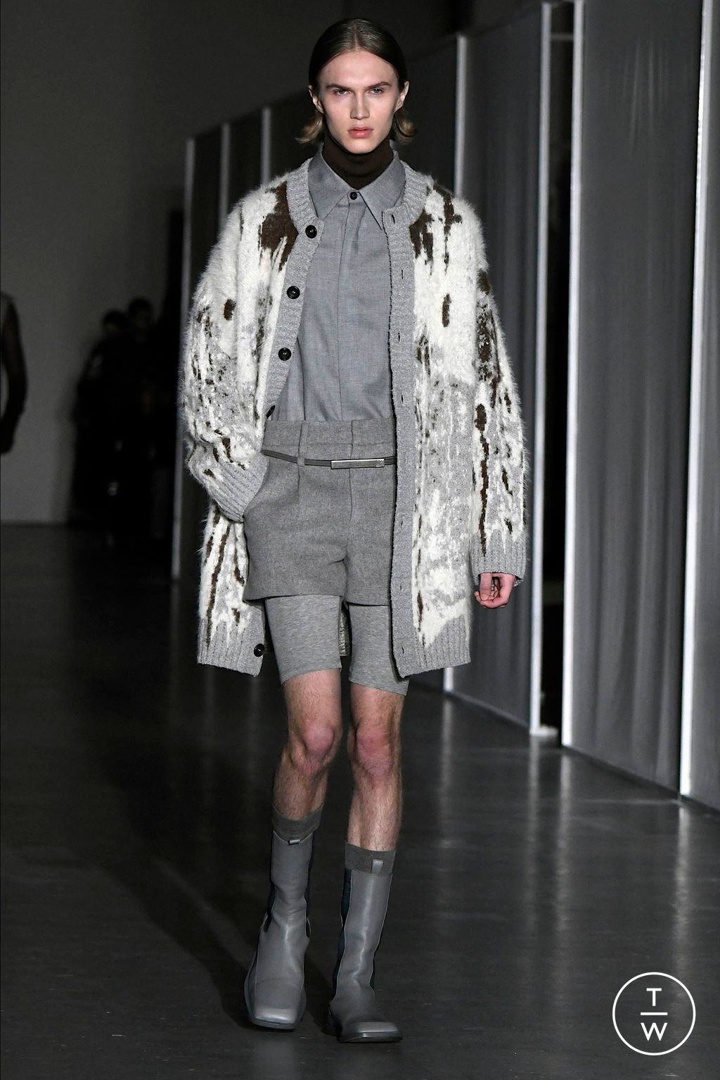 Fashion Week Milan Fall/Winter 2024 look 12 de la collection Federico Cina menswear