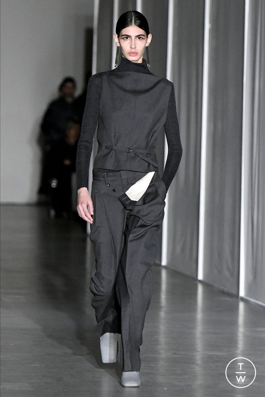 Fashion Week Milan Fall/Winter 2024 look 19 de la collection Federico Cina menswear